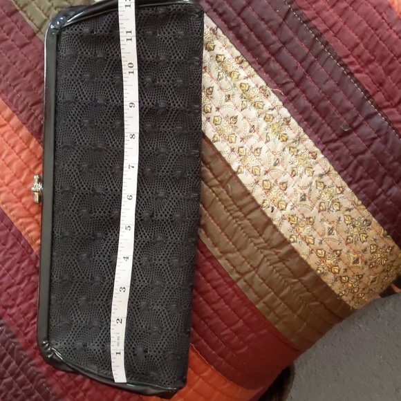 Vintage ERNA BAG CORP* fine crochet patent trim goldtone clasp clutch - Picture 7 of 7